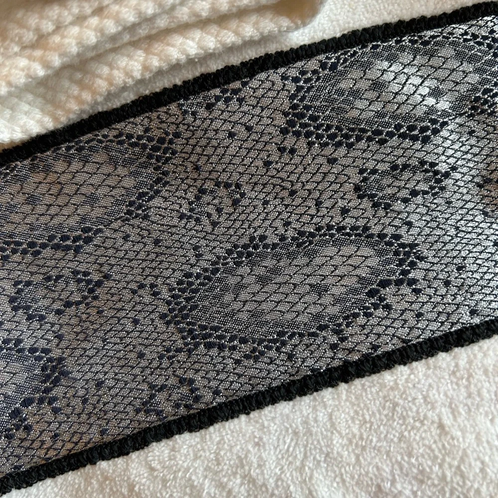 Vintage 90s 6 piece 💯 cotton towel set with silver python pattern trim